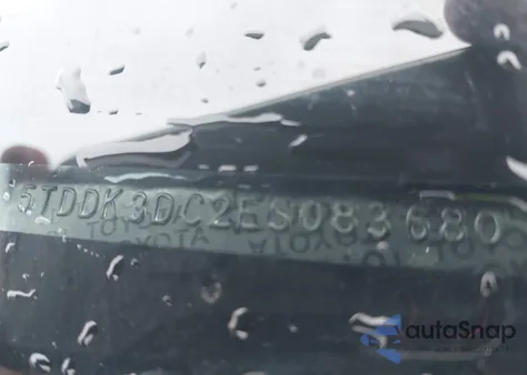 2014 Toyota Sienna Xle 7 Passenger z USA, uszkodzony, nr VIN 5TDDK3DC2ES083680